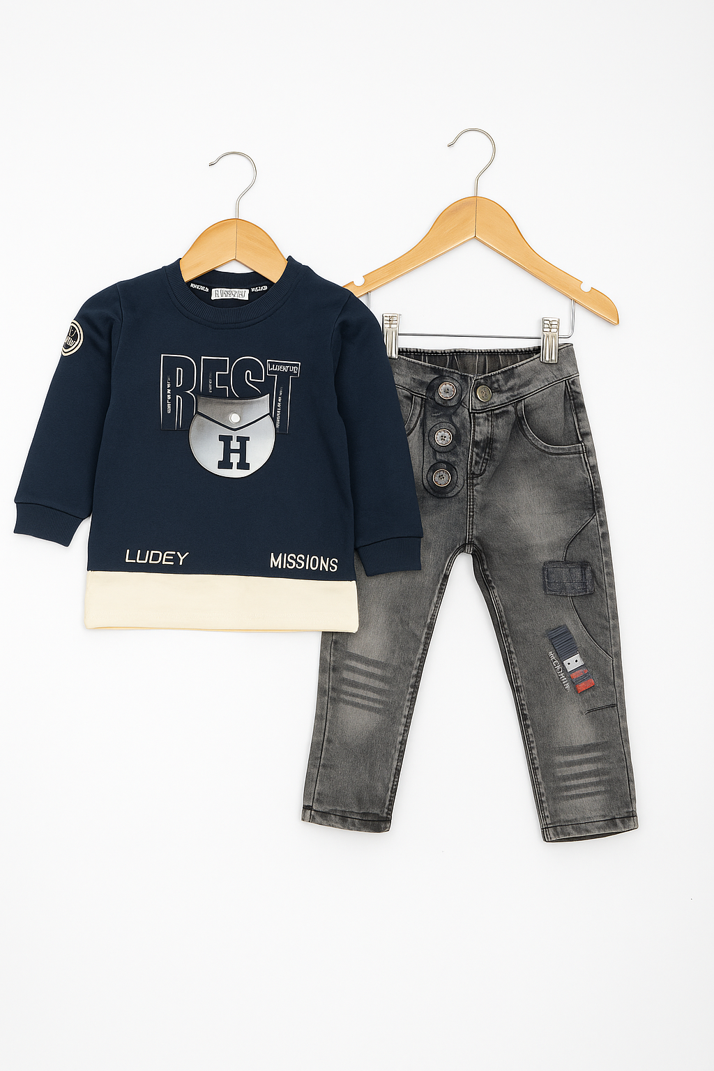 Full sleeves sweatshirt and pants set