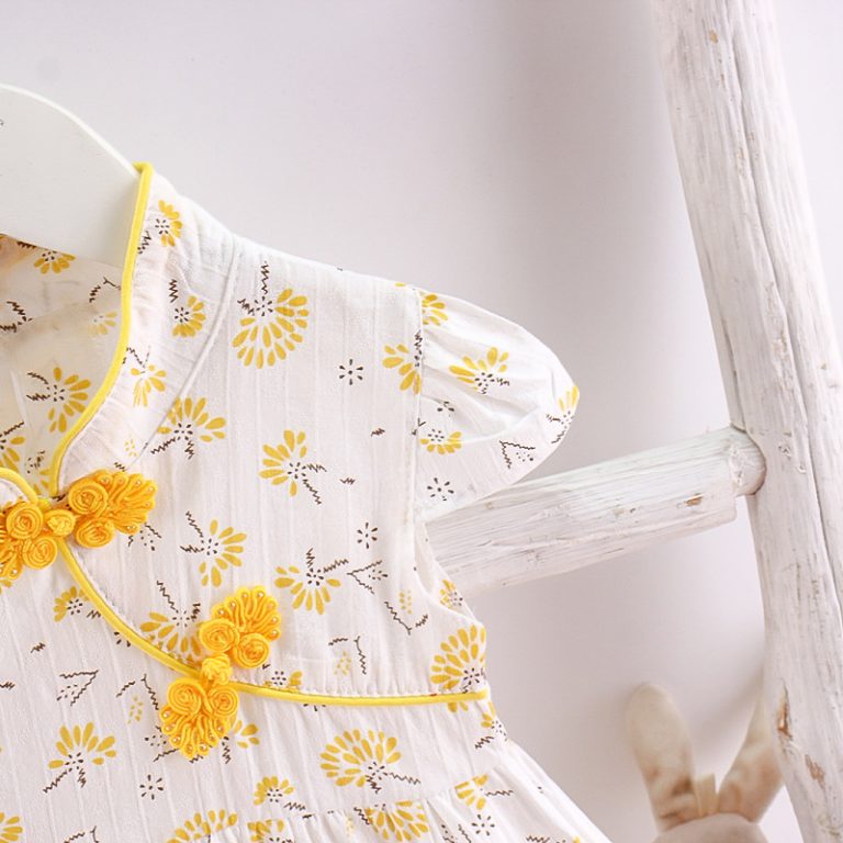 Stylish floral mandarin top