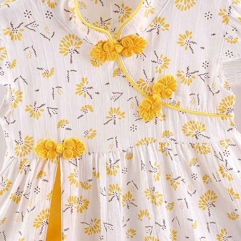 Stylish floral mandarin top