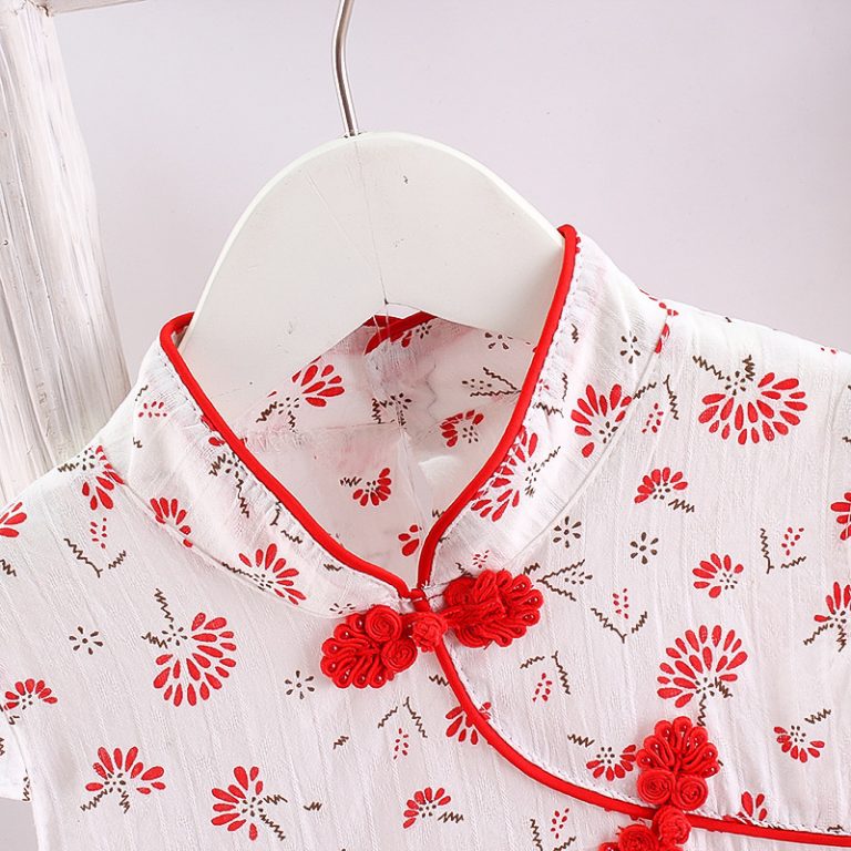 Stylish floral mandarin top