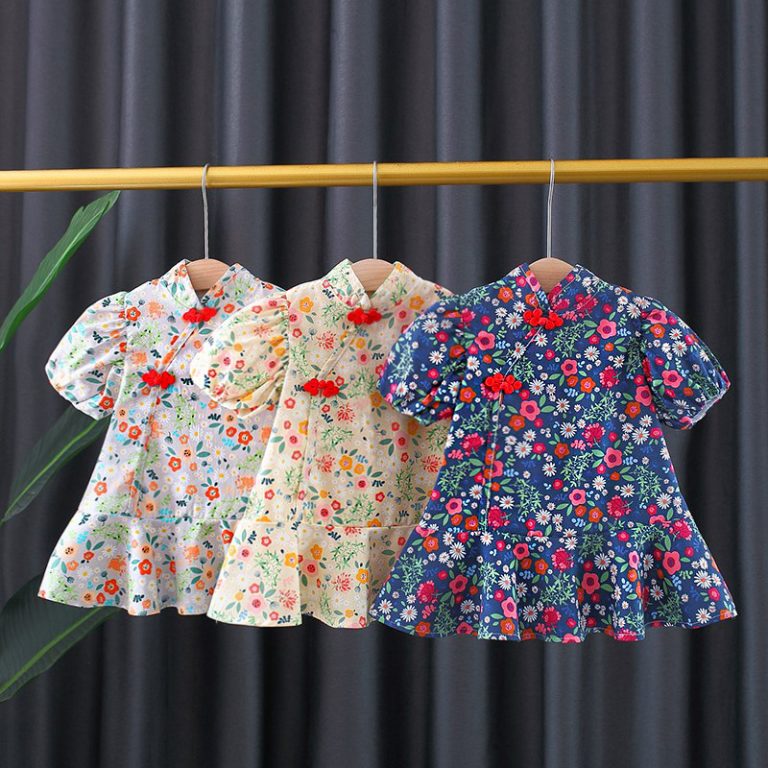 Puffed sleeves cotton top