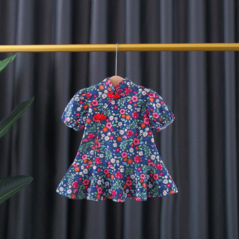 Puffed sleeves cotton top