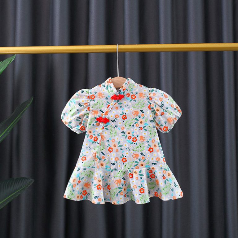 Puffed sleeves cotton top