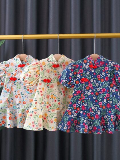 Puffed sleeves cotton top