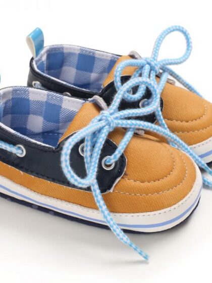 Baby canvas shoes